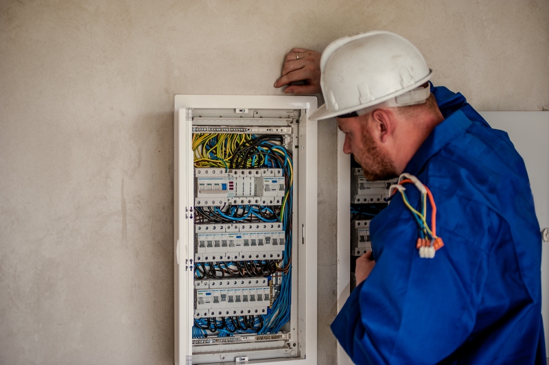 electricite-BANDOL-min_electrician-2755683